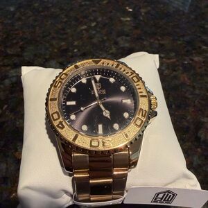 Gold-Tone Men's Dive Style Watch with Black Dial